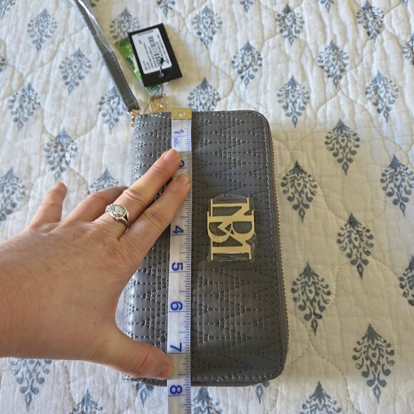 Badgley Mischka Quilted Zip Around Wristlet Wallet Phone Pocket Grey NWT - Picture 11 of 11
